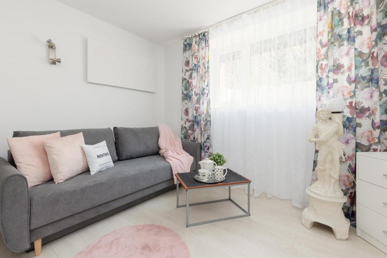 Affordable Underground Studio Near Pge Narodowy By Noclegi Renters Varsavia Esterno foto
