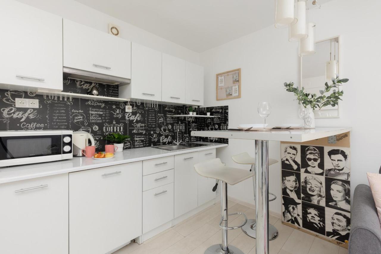 Affordable Underground Studio Near Pge Narodowy By Noclegi Renters Varsavia Esterno foto