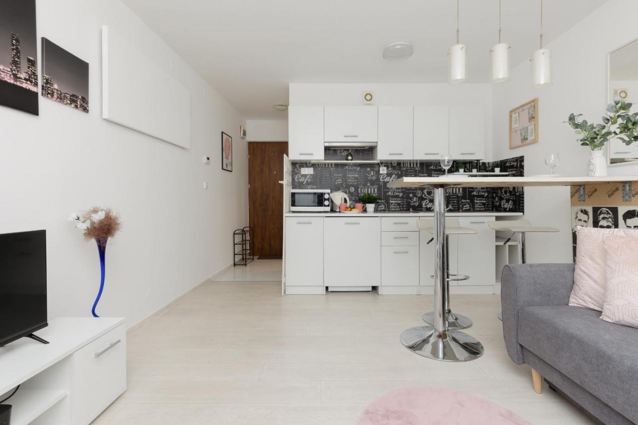 Affordable Underground Studio Near Pge Narodowy By Noclegi Renters Varsavia Esterno foto
